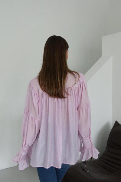 Laluvia Púderes, ráncolt dizájnú ing