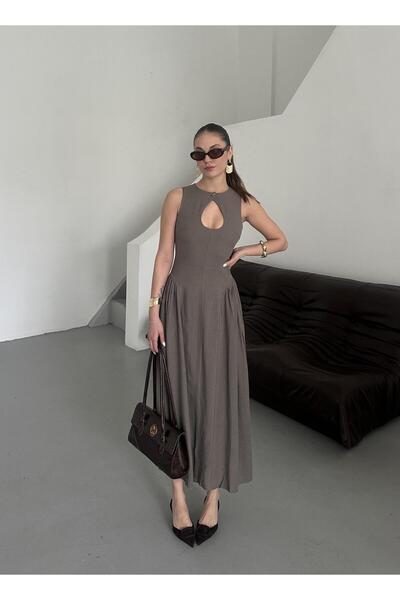 Laluvia Mink nyakú, mélyen dekoltált ruha derék részére