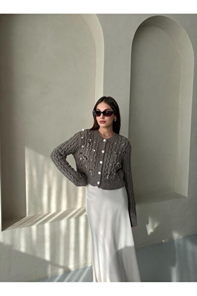 Laluvia Strickjacke mit Nerzperlen und Pailletten bestickt