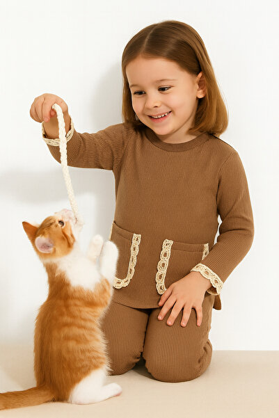 özge başaran Κοριτσίστικο καφέ σετ 2 τεμαχίων με λεπτομέρεια φιστό – Φούτερ με δαντέλα και φούτερ με τσέπες