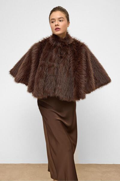 Olcay Short Faux Fur Poncho Brown 1013