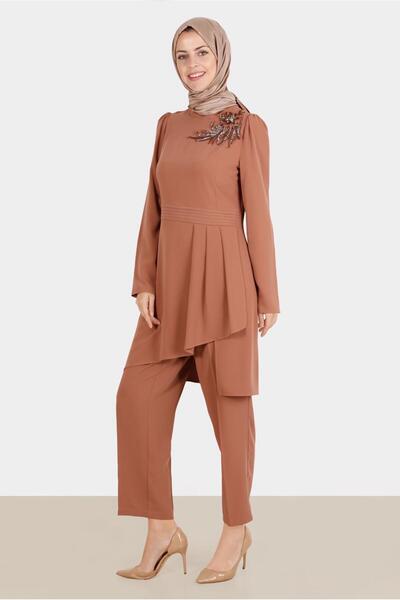 Alvina PANTALON DUBLE CU TĂIȚI ASIMETRICE CU PIETE. Echipa 30284