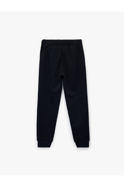 Koton Φούτερ με κουμπιά και λεπτομέρεια τσέπης σε βασική εμφάνιση παντελόνι