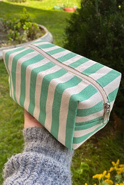 Masdala Egar حقيبة مكياج وسفر منقوشة بخطوط