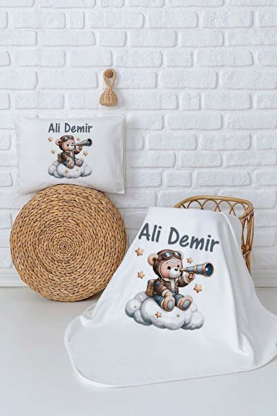 Pia Baby İsim Yazılı 100% Pamuk Çift Kat Battaniye ve Yastık Kılıfı Kutulu Bebek Hediye Seti
