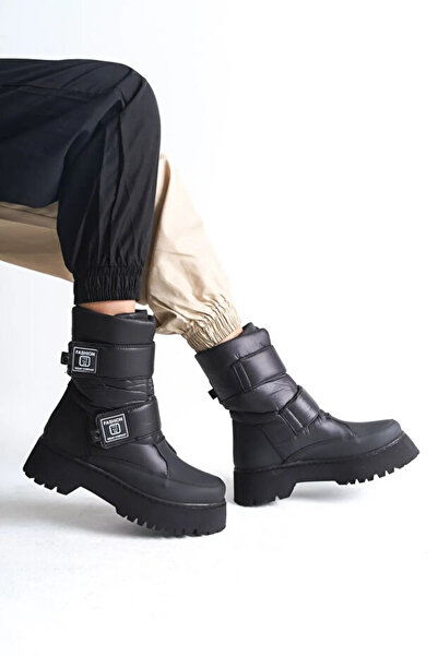 Acropol Şıklığın ve Rahatlığın Zirvesi: Su Geçirmez Siyah Botlar!