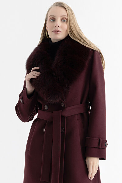 Mia Kara معطف نسائي طويل بتفاصيل كاب أمامي وفرو على الأكمام بأزرار على الجهتي...