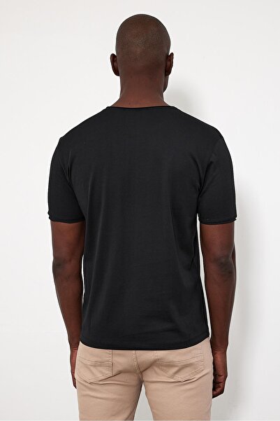 VENA Μπλουζάκι Simon με λαιμόκοψη και λεπτομέρεια τσέπης - Μαύρο