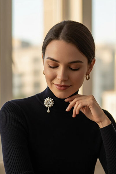 Trend aksesuar İnci ve Taşlı Çiçek Broş