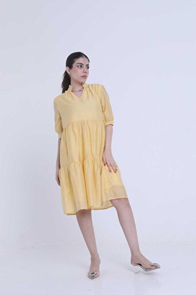 mica فستان قصير واسع بفتحة رقبة سبعة وأكمام قصيرة