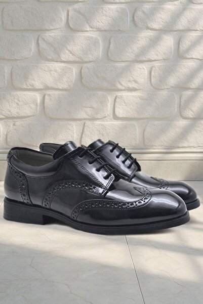 Rakerplus حذاء مدرسي كلاسيكي للأولاد برباط من الجلد اللامع من Titan