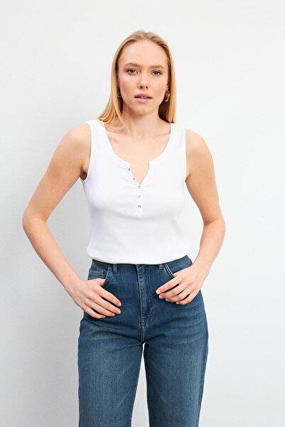 VENA Ματίλντα Μπλουζάκι με λεπτομέρεια με κουμπιά που ταιριάζει στο σώμα-Λευκό