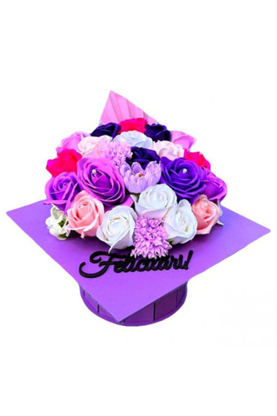 velve Aranjament floral pentru absolvire, in cutie tip toca, cu flori de sapun si garoafe, Mov