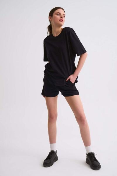 THERECOLOR Чорні жіночі органічні шорти з двома кишенями, прямий крій