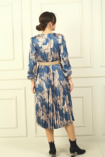 By Saygı Плисирана сатенена рокля с двуредна яка и подплата на талията