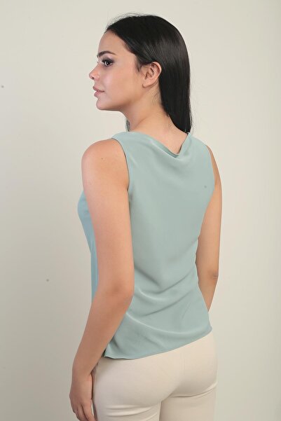 By Saygı Γυναικεία αμάνικη κρεπ σατέν μπλούζα Degaje γιακά