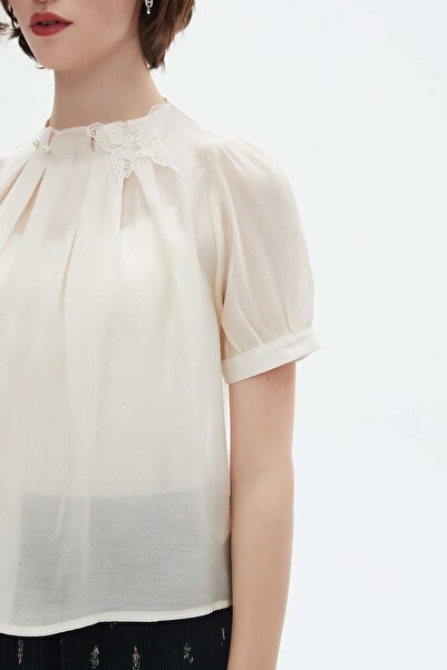 Nichii Short Sleeve Ruffled Neckline Blouse