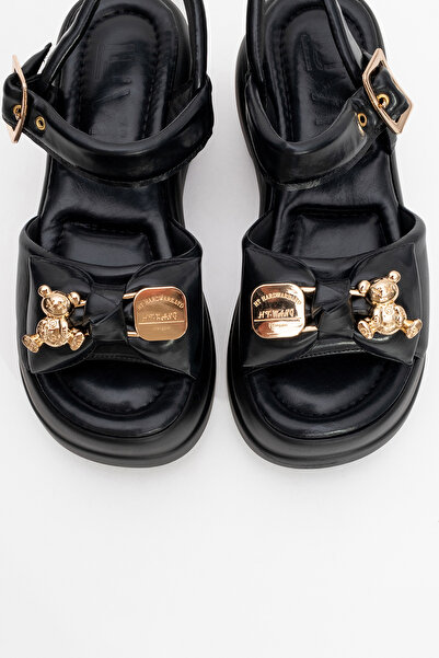 LuviShoes Černé dámské sandály MERIDA - zlatá přezka a klínová podrážka