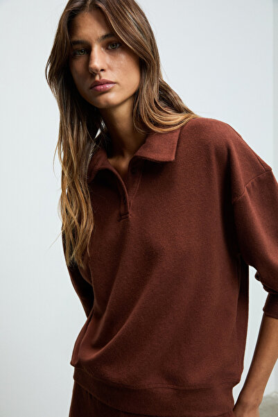 GRIMELANGE SILKEN Γυναικείο φούτερ με μαλακό και ελαστικό ύφασμα με γιακά πόλο καφέ