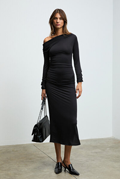GRIMELANGE SULTROY Kadın Asimetrik Yakalı Büzgü Detaylı Uzun Kollu Siyah Elbise