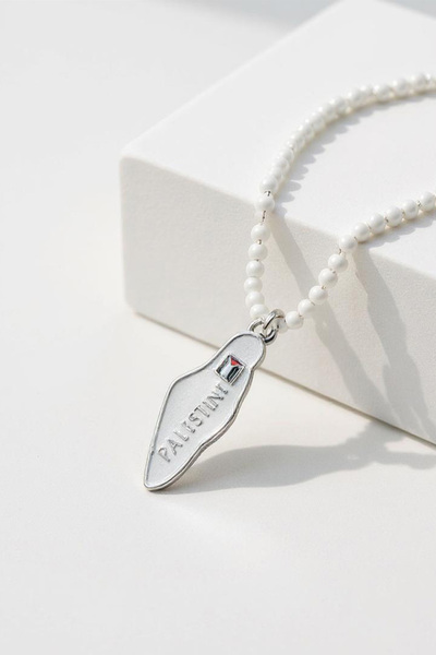 Zaytoon قلادة مصنوعة يدويًا من الخرز الأبيض مع خريطة فلسطين، للجنسين