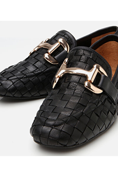 Hotiç Жіночі шкіряні чорні класичні лофери з плетеними деталями та пряжками