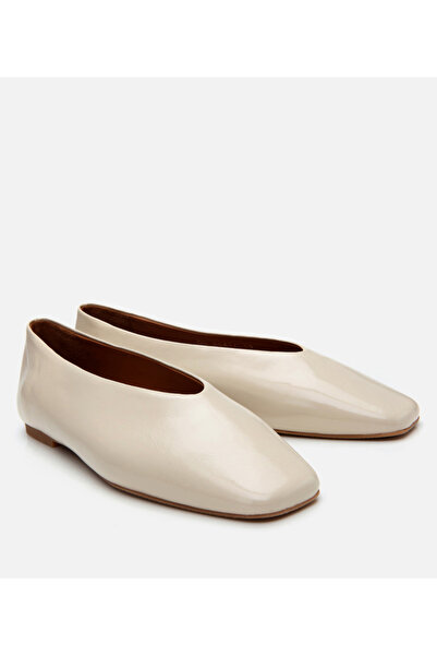Hotiç Balerini de damă din piele lacuită ecru