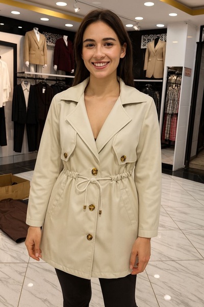 MC Boutique Kadın Taş Düğmeli Kuşaklı Bej Trençkot – Şık Günlük Ceket Modeli