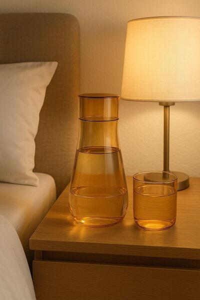 naturelove Bal Rengi Borosilikat Cam Bardaklı Başucu Sürahisi 1000 ML Gold