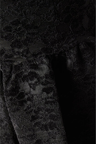 Maje Velvet Lace Royaldentel Kısa Pleated Dress, Siyah, Tanımlı Bel ve Şeffaf Kollu