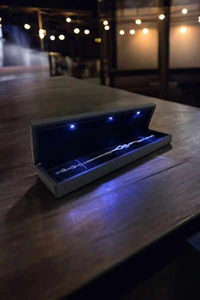 anadolusilver Premium Işıklı Kutu'da 925 Ayar Gümüş Üç Taş Rodyum Baget Gümüş...