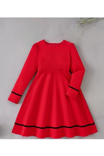 shop Rochie lungă cu design elegant și detalii cu dungi roșii și negre