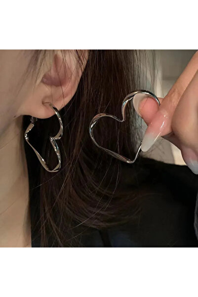 GlaMLo Accessories Сребърни обеци със сърце, модерна вълнообразна форма