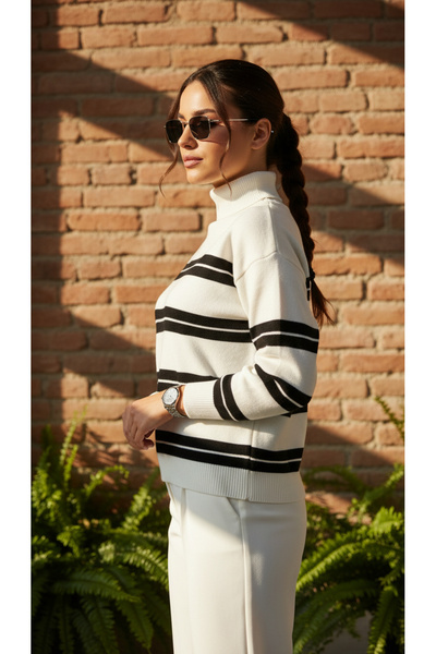 trendlina Pulover tricotat cu gât înalt în dungi
