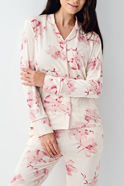 Pierre Cardin Women's Pink Licensed Soft Texture Long Sleeve Floral Pattern Pajama Set 2 Pairs Socks Gift