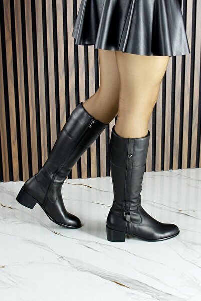 Erkan Saçmacı Siyah Hakiki Dana Derisi Metal Aksesuarlı Fermuarlı Yuvarlak Burun Kalın Topuklu Çizme