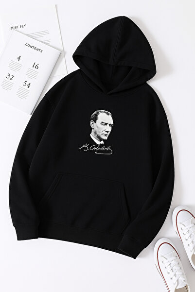 mercoledi سترة رياضية كبيرة الحجم بقلنسوة مزينة بتوقيع أتاتورك