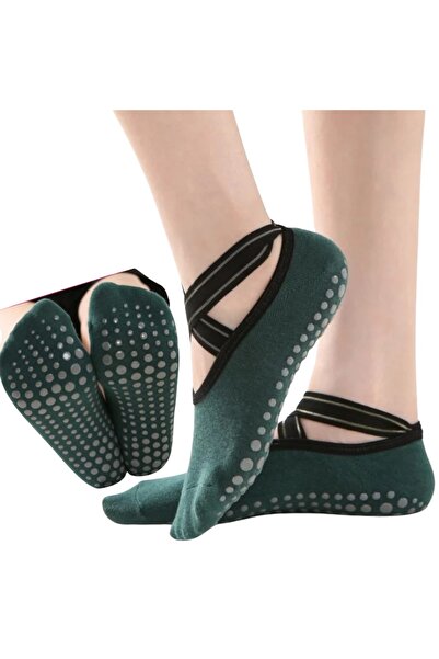 VEYA Sports socks with silicone beads. Sports and yoga socks are distinguished for ease of movement, with the addition of silicone to prevent slipping.