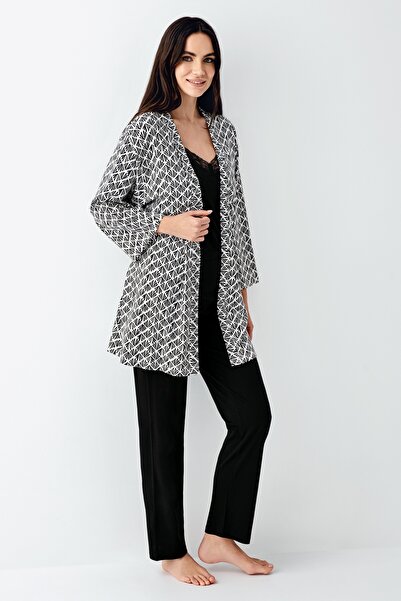 Pierre Cardin Kadın 3'lü Lisanslı Yumuşak Doku Sabahlıklı Pijama Takımı 2 Çift Çorap Hediye