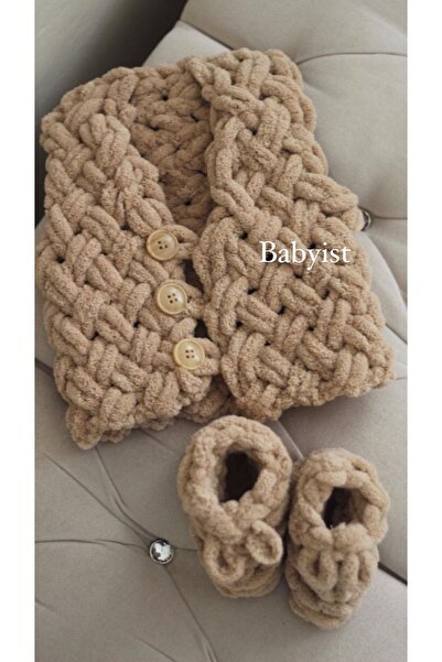 Melonndesign Puffy Hand Knitted Baby Vest Booties Set