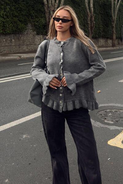 Swist Füme Bisiklet Yaka Fırfır Detaylı Düğmeli Kadın Triko Hırka