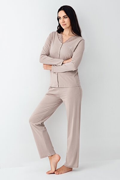 Pierre Cardin Women's Mink Licensed Lace Detailed Long Sleeve Buttoned Pajama Set 2 Pairs of Socks Gift