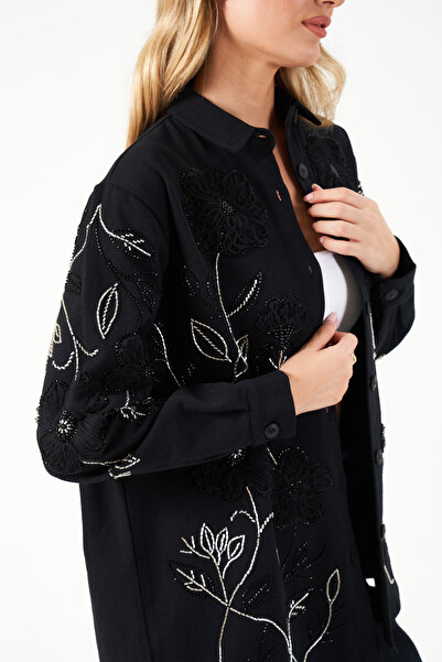 MİA NOURA قميص نسائي كبير الحجم من قماش الغبردين مطرز بالخرز على الواجهة والأكمام