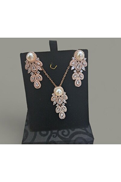 Generic طقم قلادة وأقراط ذهبية