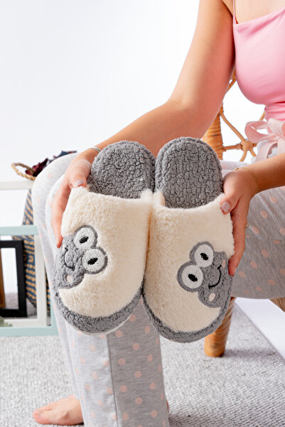 LAMEDORE Дамски плюшени домашни пантофи с мотив жаба – меки, топли и с неплъз...