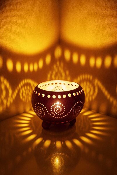 Tasarım Doğal Hindistan Cevizi Ayaklı Mumluk – El Yapımı Dekoratif Işık Yansı...