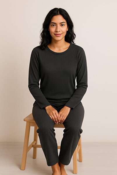 enmodaiçgiyim Set de pijamale pentru femei cu dungi antracit – mâneci lungi, potrivire confortabilă, țesătură moale, elastică