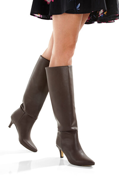 PİMORA حذاء ''فيرسينو'' بني اللون ذو كعب رفيع 5 سم للموسم الجديد