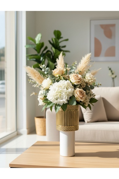 Generic Decorative white and gold flower vase - a luxurious design without flowers that adds a touch of luxury and elegance to the place