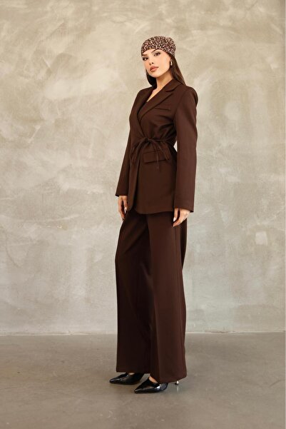polle Set de pantaloni și jachetă blazer maro pentru femei, cu legături laterale